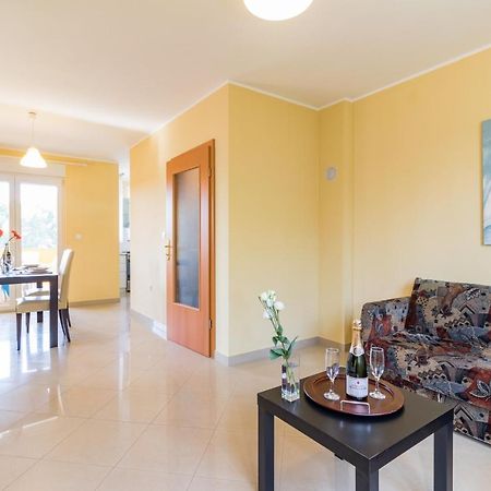 Apartments David By The Sea Fažana Esterno foto