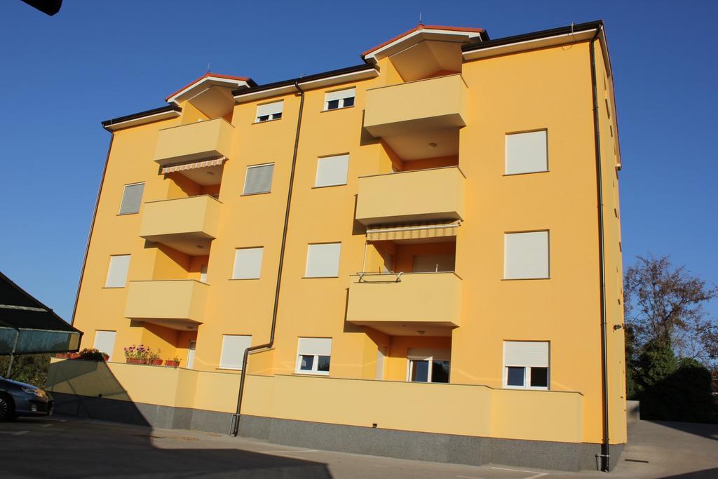 Apartments David By The Sea Fažana Esterno foto