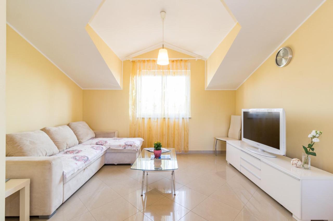 Apartments David By The Sea Fažana Esterno foto